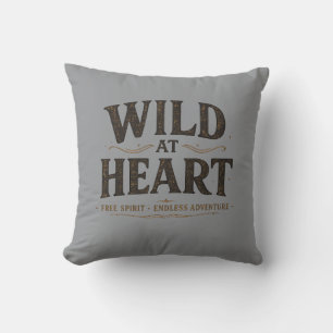 Almohada Gris Rústica 'Salvaje de Corazón'