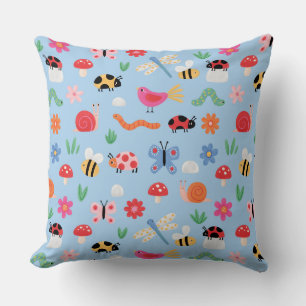 Almohada infantil con patrón de insectos lindos