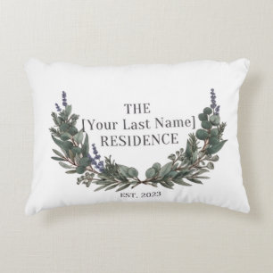 Almohada lumbar con nombre de familia y corona per