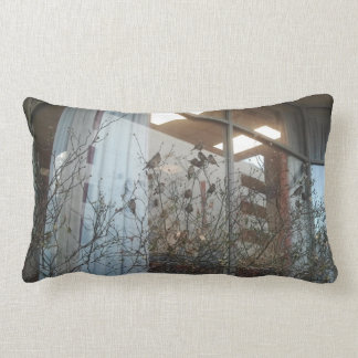 Almohada (lumbar) con pequeños pájaros en invierno