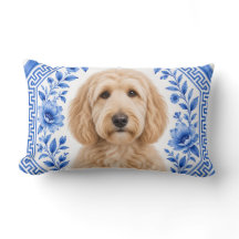 Almohada lumbar floral azul y blanco de Goldendood
