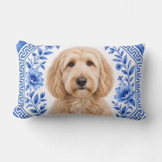 Almohada lumbar floral azul y blanco de Goldendood