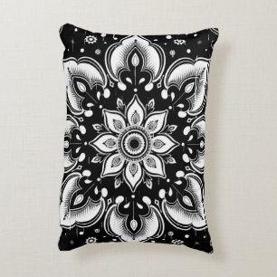 Almohada lumbar floral en blanco y negro mandala