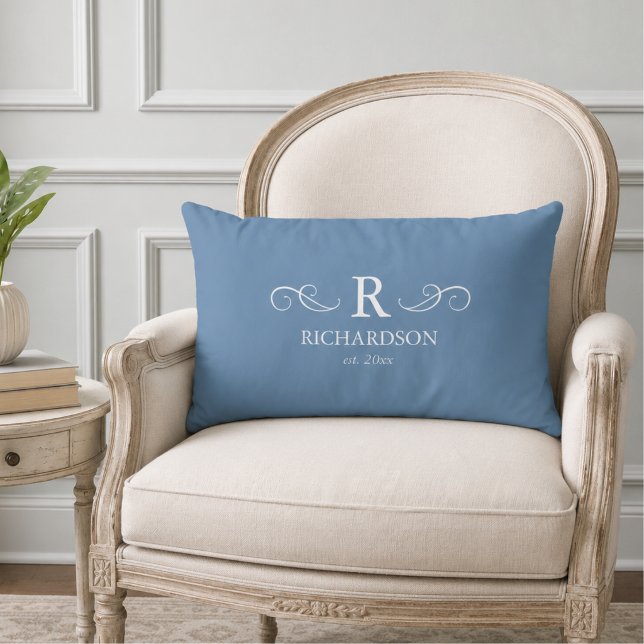 Almohada Lumbar Monograma Azul (elegant blue custom family monogram est date lumbar pillow)