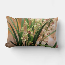 Almohada Lumbar Orquídea en marfil, oro y verde