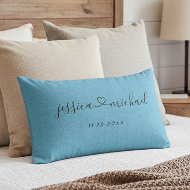 Almohada lumbar para boda elegante con nombres de  (Connected by heart romantic blue pillow for newlyweds!)