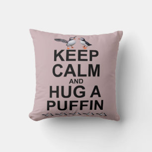 Almohada Mantén la Calma y Abraza a un Frailecillo