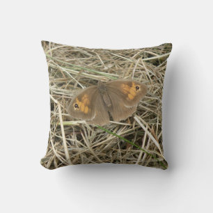 Almohada mariposa marrón de pradera femenina