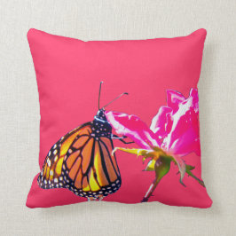 Almohada mariposa rosa y monarca
