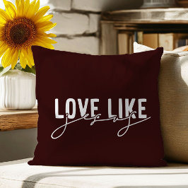 Almohada marrón Ama como Jesús cristiana