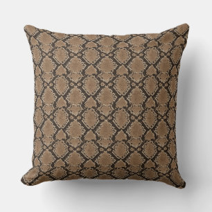 almohada marrón de piel de serpiente
