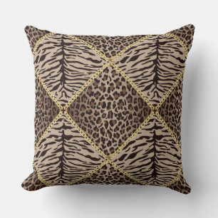 Almohada marrón/tan con diseño de diamante y estam