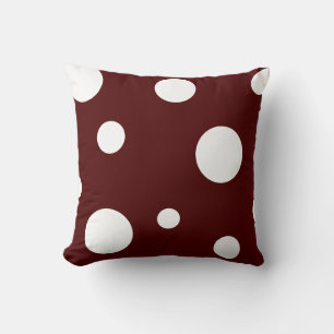 Almohada marrón y blanca del lunar