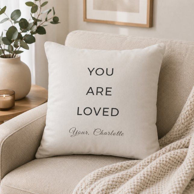 Almohada Minimalista Eres Amado Neutra (Subido por el creador)