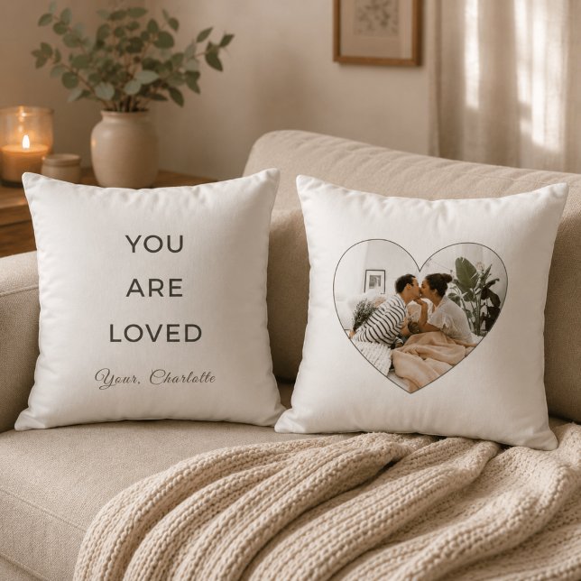 Almohada Minimalista Eres Amado Neutral (Subido por el creador)