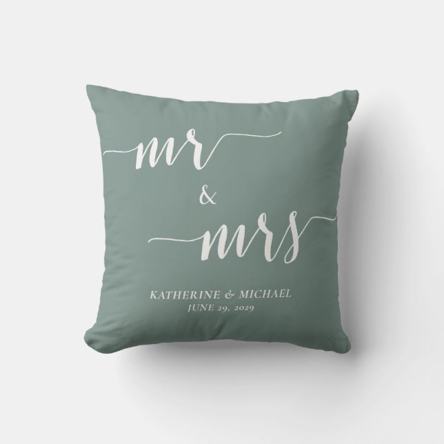 Almohada moderna de boda verde salvia para Sr. y S (Anverso)