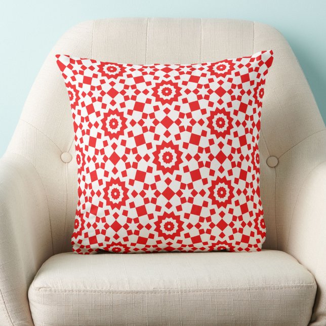 Almohada moderna roja y blanca con diseño geométri (Subido por el creador)