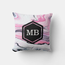 almohada monograma con motivos de mármol rosa y ne