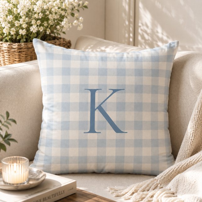 Almohada Monograma Heirloom de Gingham Azul Suave  (Subido por el creador)
