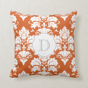 Almohada monogramada de Damasco blanco y calabaza
