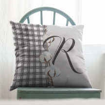 almohada monogramada estilo casa de campo de Moda 