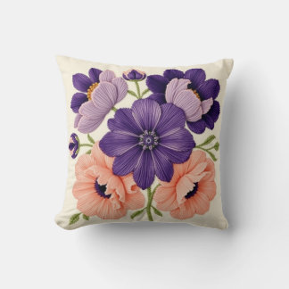 Almohada Morada de Tirar con Flores Bordadas en Ne