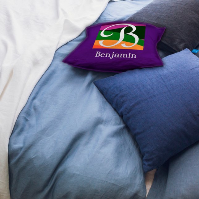 Almohada Morada de Tirar con Letra Inicial de Mono (Subido por el creador)