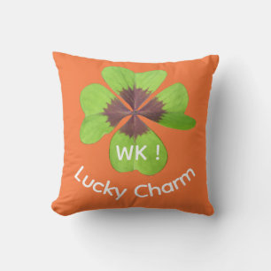 Almohada naranja de la suerte deportiva