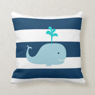 Almohada náutica de la ballena en azules marinos y