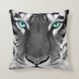 Almohada negra blanca del modelo