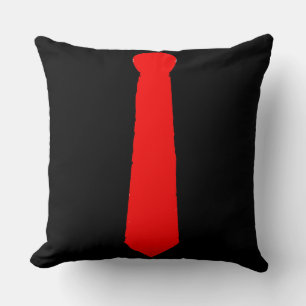 Almohada Negra con Corbata Roja