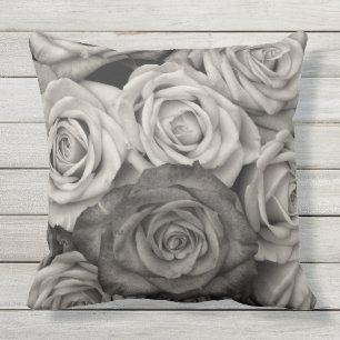 almohada negra de la decoración de los rosas