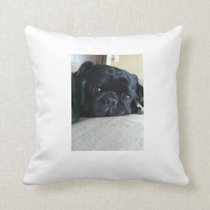 Almohada negra del barro amasado