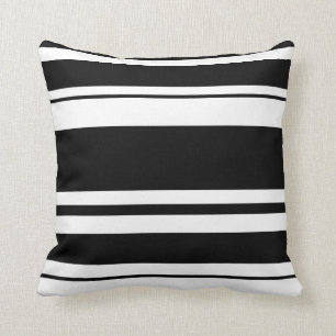 Almohada negra del blanco del n