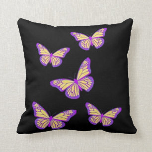 Almohada negra púrpura de las mariposas de monarca