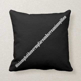 Almohada negra y blanca