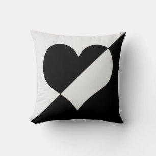 almohada negra y blanca