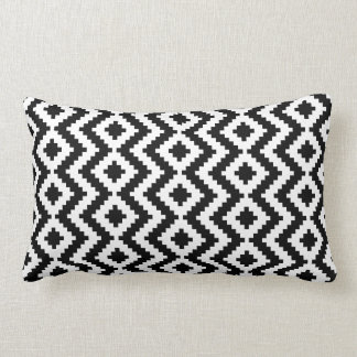 Almohada negra y blanca de Kilim