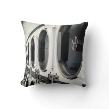 Almohada negra y blanca de la estera I del