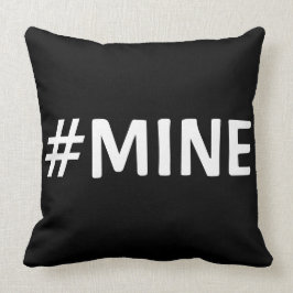ALMOHADA NEGRA Y BLANCA DEL #MINE