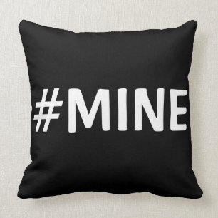 ALMOHADA NEGRA Y BLANCA DEL #MINE