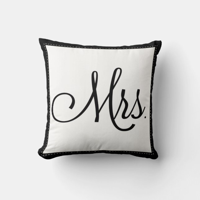 almohada negra y blanca "Mrs", personalizada en la (Anverso)