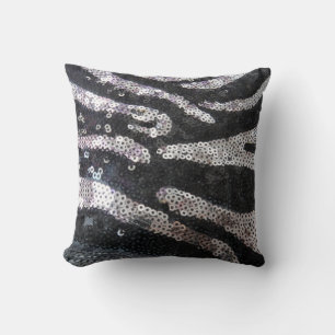 Almohada negra y de plata de la lentejuela de la