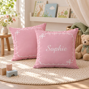 Almohada Neutra con Nombre Personalizado y Borde E