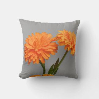 Almohada para el diseño de flores de color orang