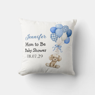 Almohada para lanzar para la futura madre en el ba