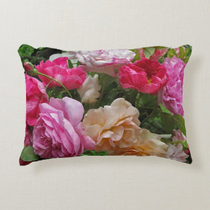 Almohada pasada de moda del acento de los rosas