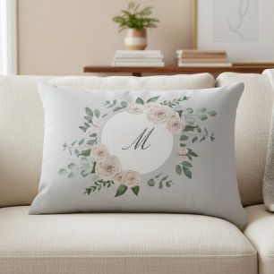 Almohada personalizada con monograma y corona flor