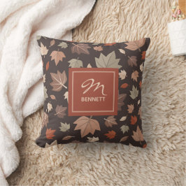 Almohada personalizada de hojas de otoño oscuras