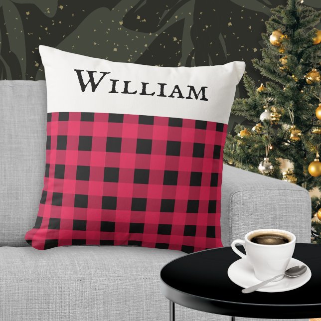 Almohada Personalizada de Navidad con Cuadros Búfa (A personalized cushion, with red and black buffalo plaid design. Ideal gift for the festive season)
